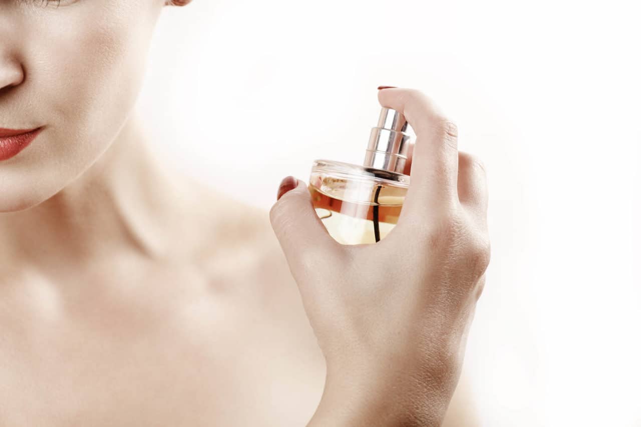 Cómo aplicarte el perfume para que dure por más tiempo