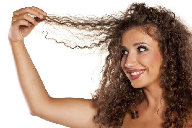 Cómo peinar y cuidar el cabello crespo