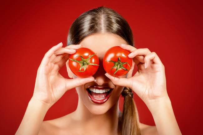 4 Remedios naturales con tomate para embellecer la piel