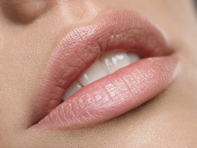 Cómo prevenir las arrugas en el contorno de los labios