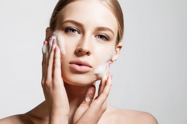 Cómo preparar limpiadores faciales naturales y para todo tipo de piel