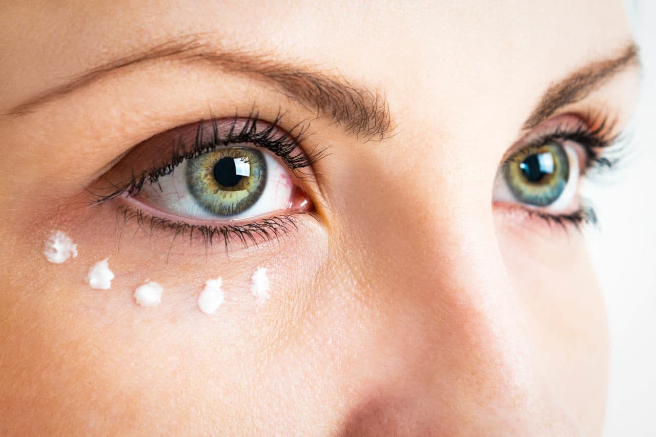 Crema antiarrugas casera para cuidar el contorno de los ojos