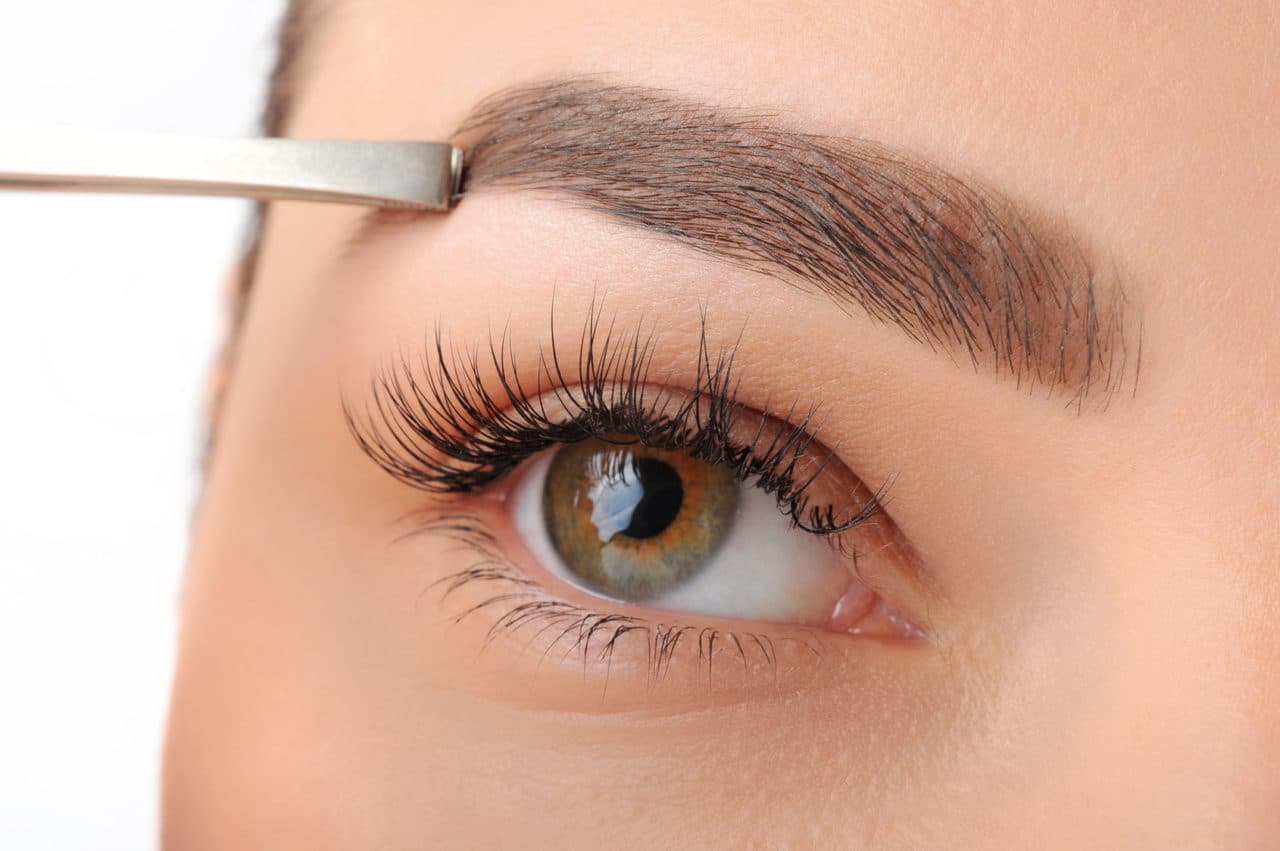 6 excelentes tratamientos para fortalecer tus cejas y pestañas