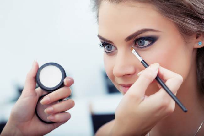 Resalta tus ojos con 4 tips de maquillaje