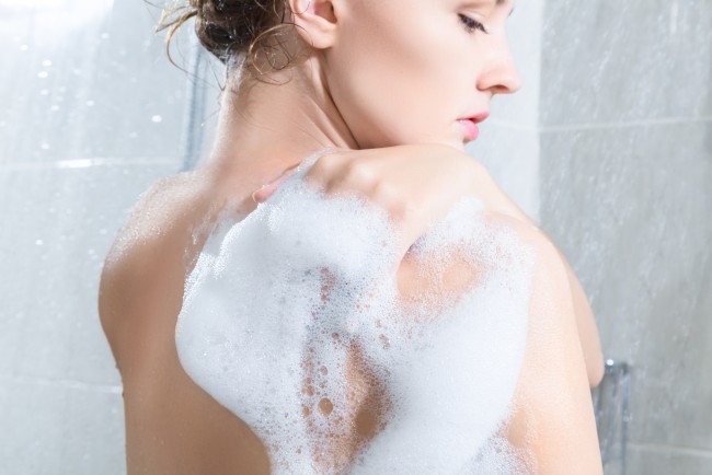 4 trucos que favorecerán tu piel en la ducha