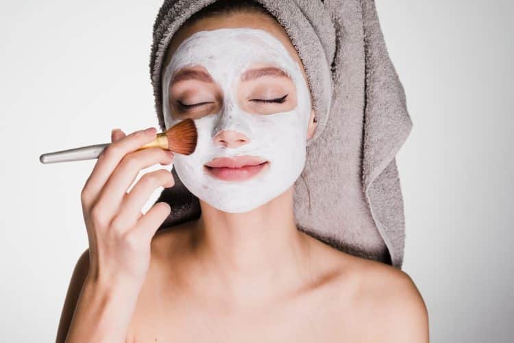 Cómo preparar mascarillas faciales para regenerar la piel