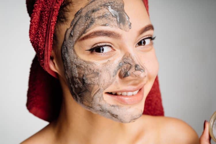 Cómo preparar mascarillas faciales para regenerar la piel
