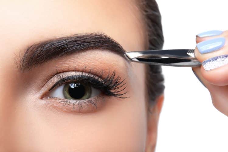 6 remedios caseros para el crecimiento de las cejas